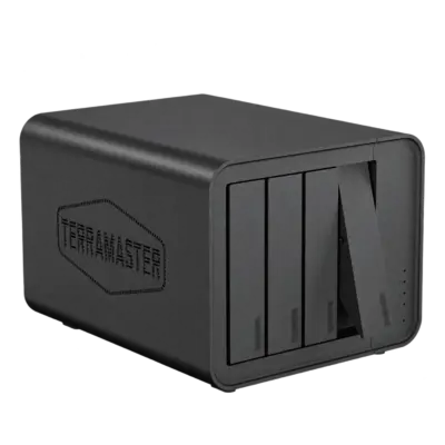 TerraMaster F4-424 Pro NAS met geopende greep van een schijflade