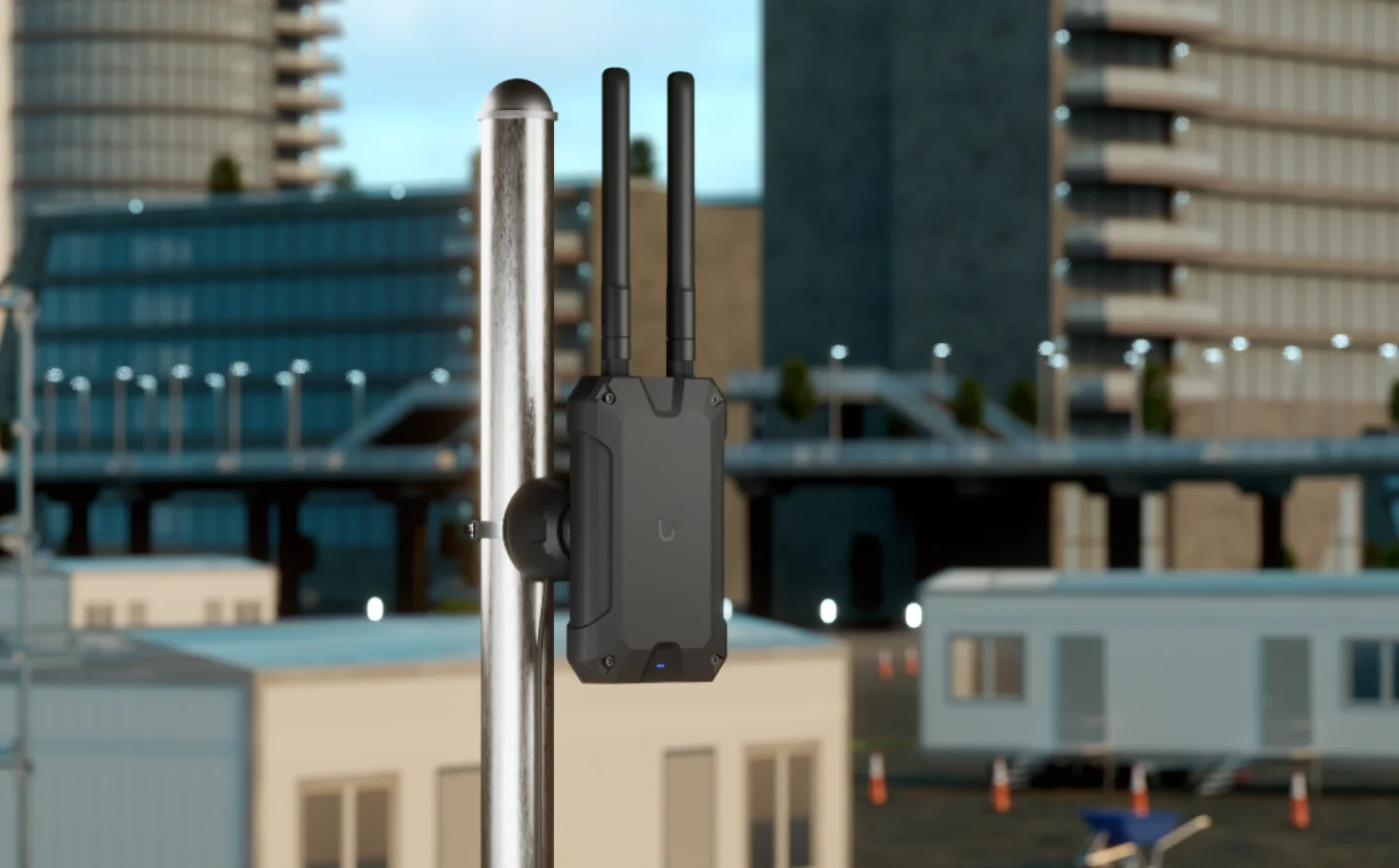 U7 Industrial met externe omni-antennes op een paal
