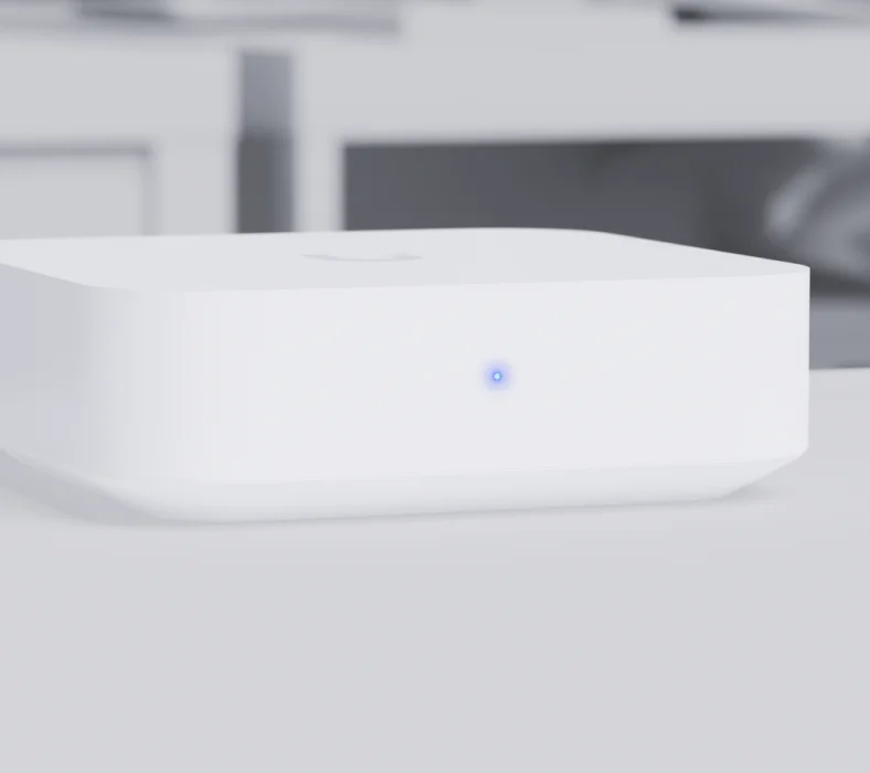 UniFi Gateway Lite UXG-Lite op een bureau